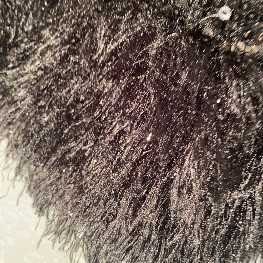 GUESS - tank w black sequins and faux feather fluff on the hem - L - Picture 11 of 16